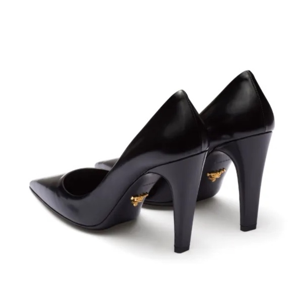 PRADA BRUSHED LEATHER COURT HEELS PUMPS BLACK SIZE 7.5 NWOT - Picture 3 of 16